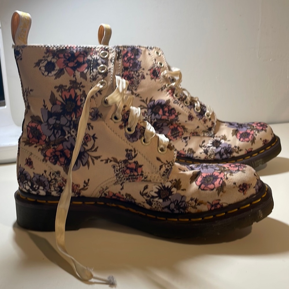 Doc Martens Floral